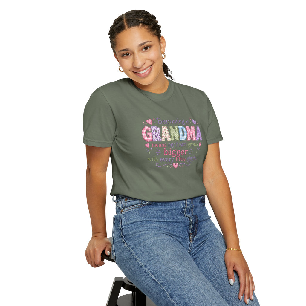 Grandma T-Shirt - "Becoming a Grandma Means My Heart Grows Bigger" - Cute Pastel New Grandma Gift