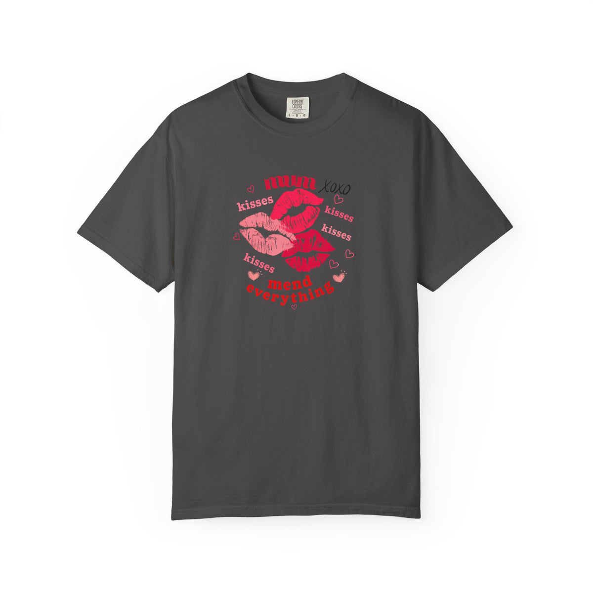 MUM — Mend Everything Kiss Print T-Shirt