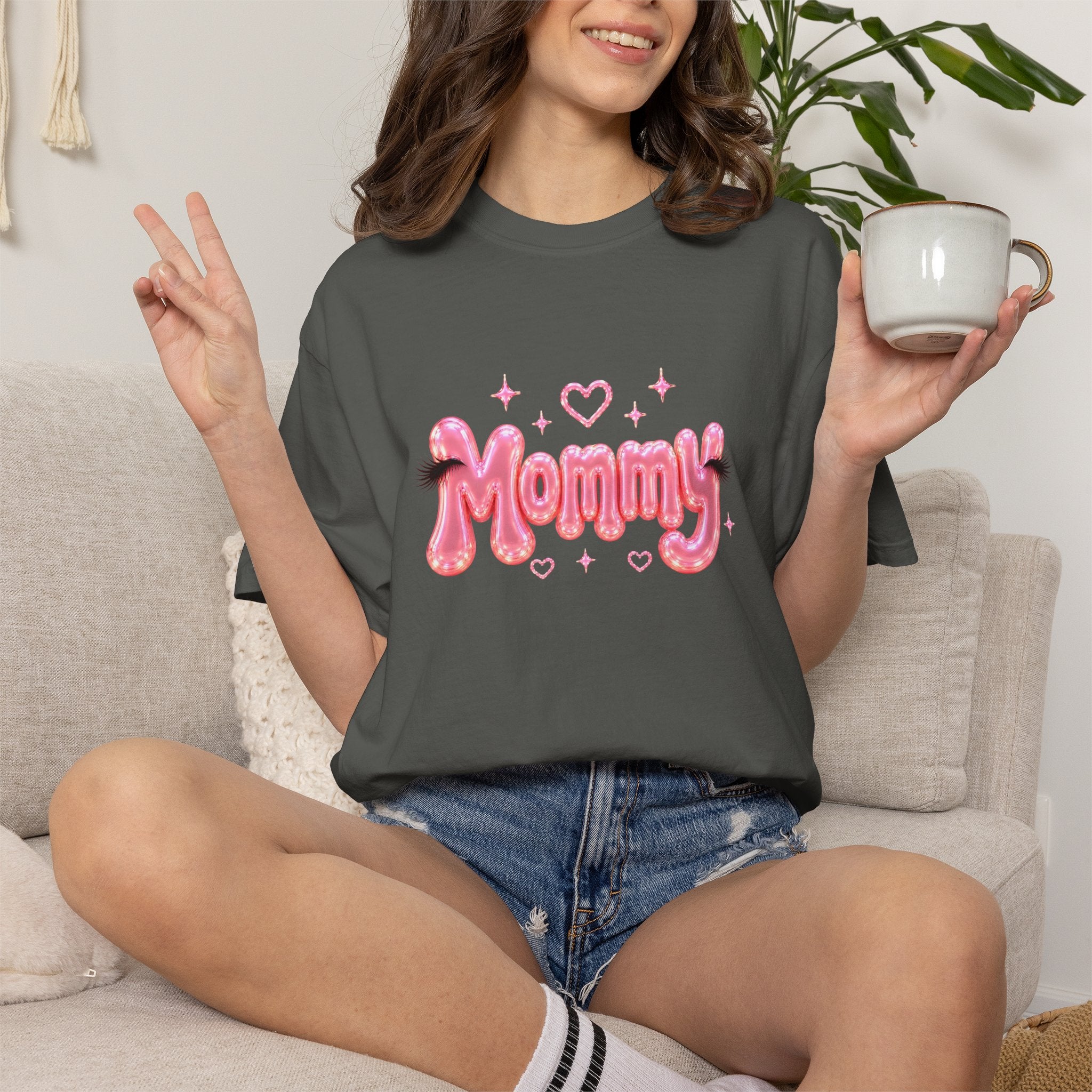 MOMMY Pink Balloon Eyelashes T-Shirt