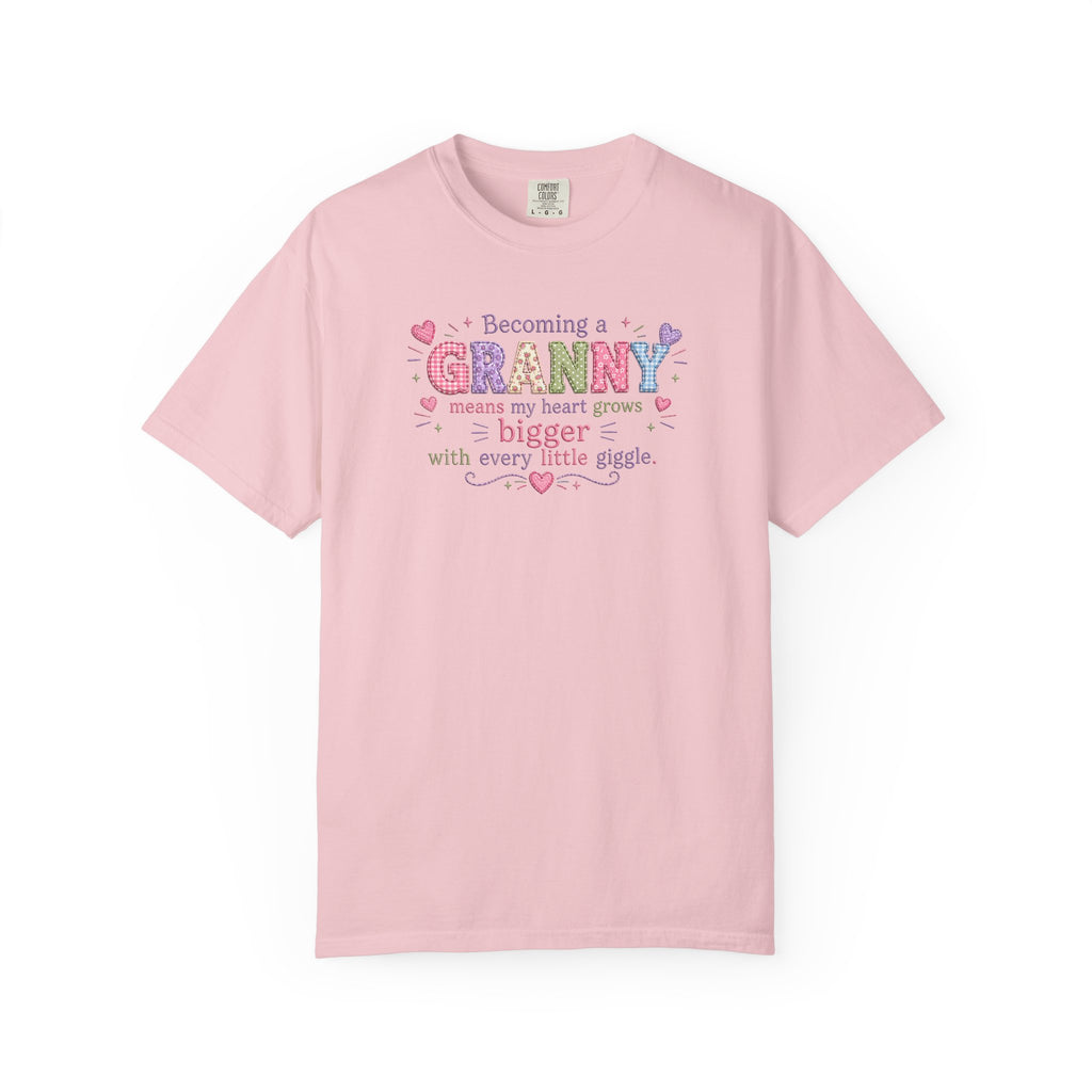 Becoming a Granny T-Shirt – Cute Grandma Shirt with "Becoming a Granny means my heart grows bigger with every little giggle" Design