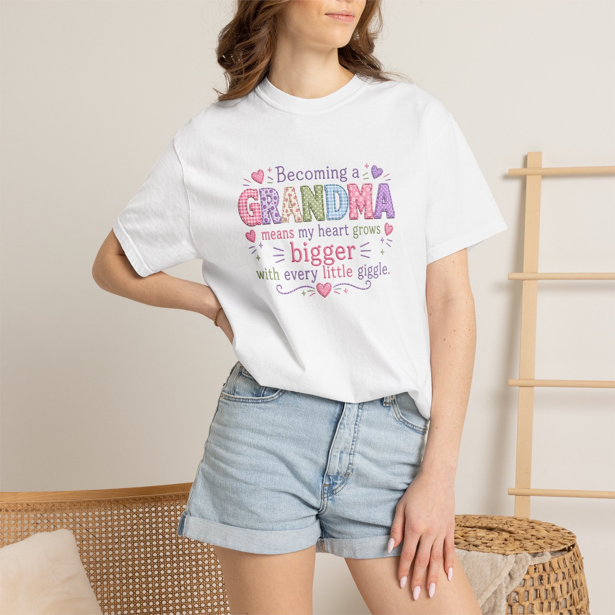 Grandma T-Shirt - "Becoming a Grandma Means My Heart Grows Bigger" - Cute Pastel New Grandma Gift
