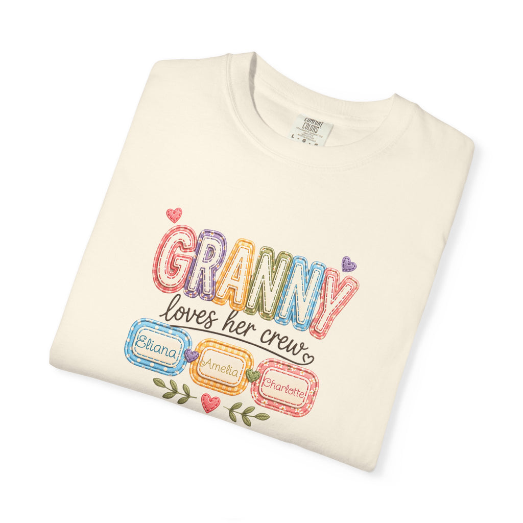 Granny Loves Her Crew T-Shirt – Cute Grandma Family Names Tee