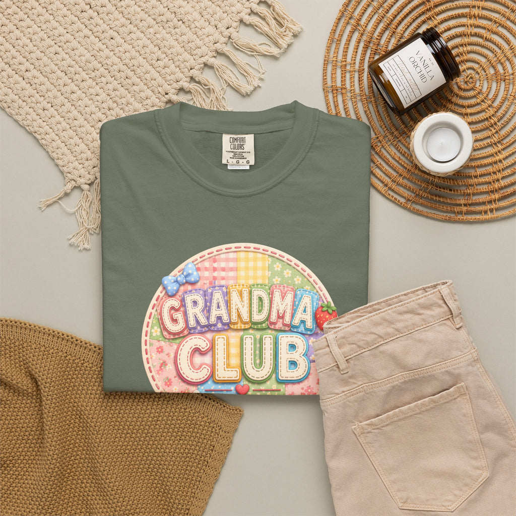 Grandma Club T-Shirt — Cute Retro Floral Badge Tee for Grandmothers
