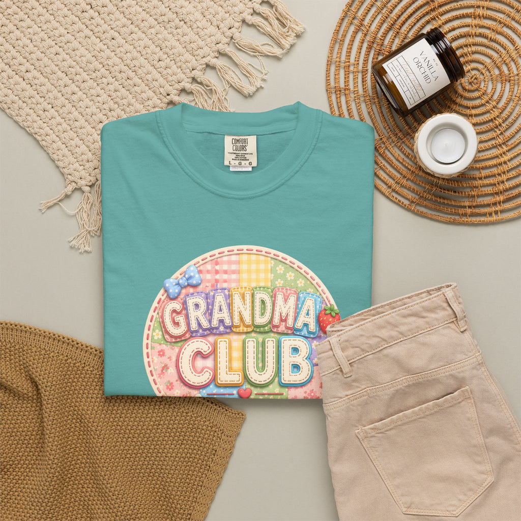 Grandma Club T-Shirt — Cute Retro Floral Badge Tee for Grandmothers