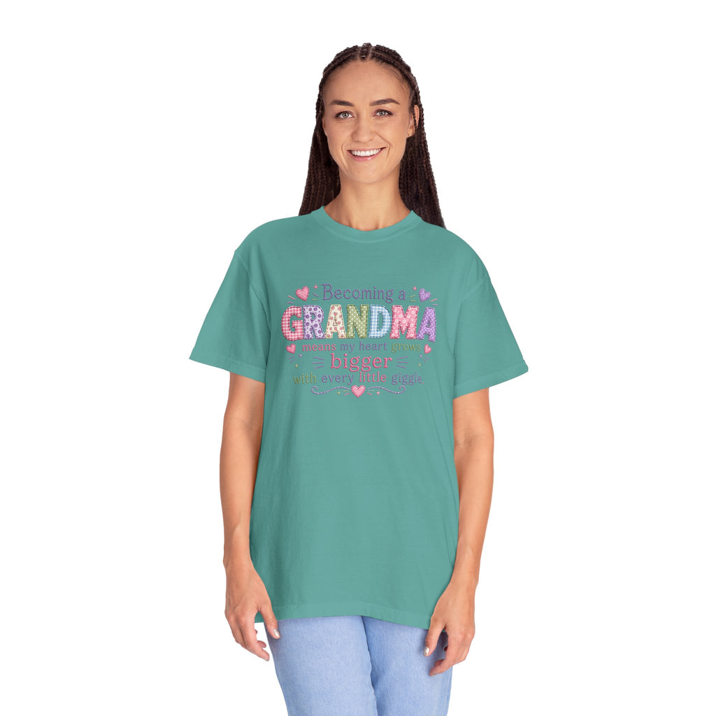 Grandma T-Shirt - "Becoming a Grandma Means My Heart Grows Bigger" - Cute Pastel New Grandma Gift