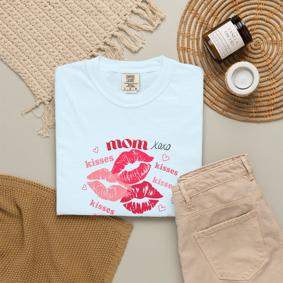 MOM — Mend Everything Kiss Print T-Shirt