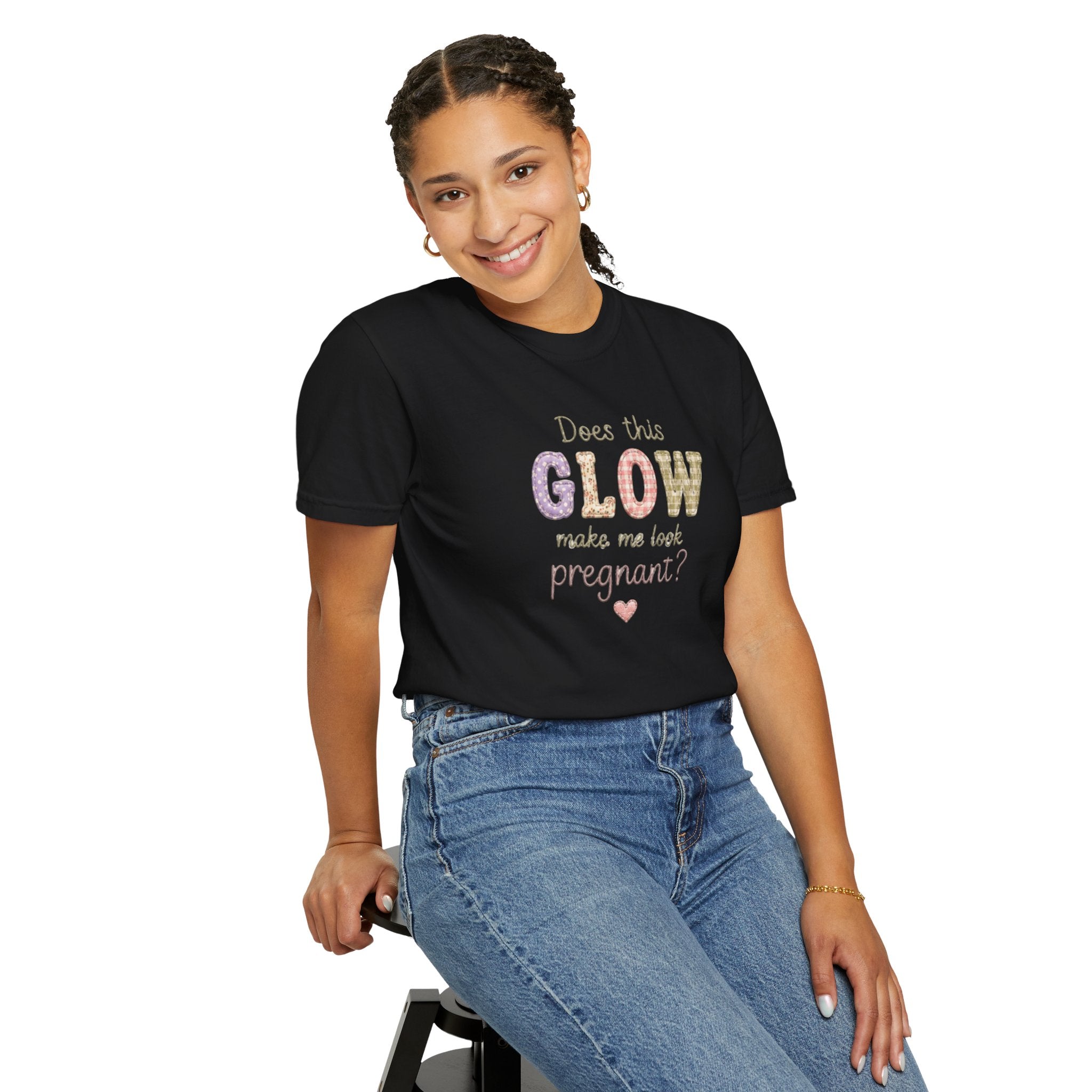 Does This Glow Make Me Look Pregnant? Graphic T-Shirt — Cute Pregnancy Announcement Tee