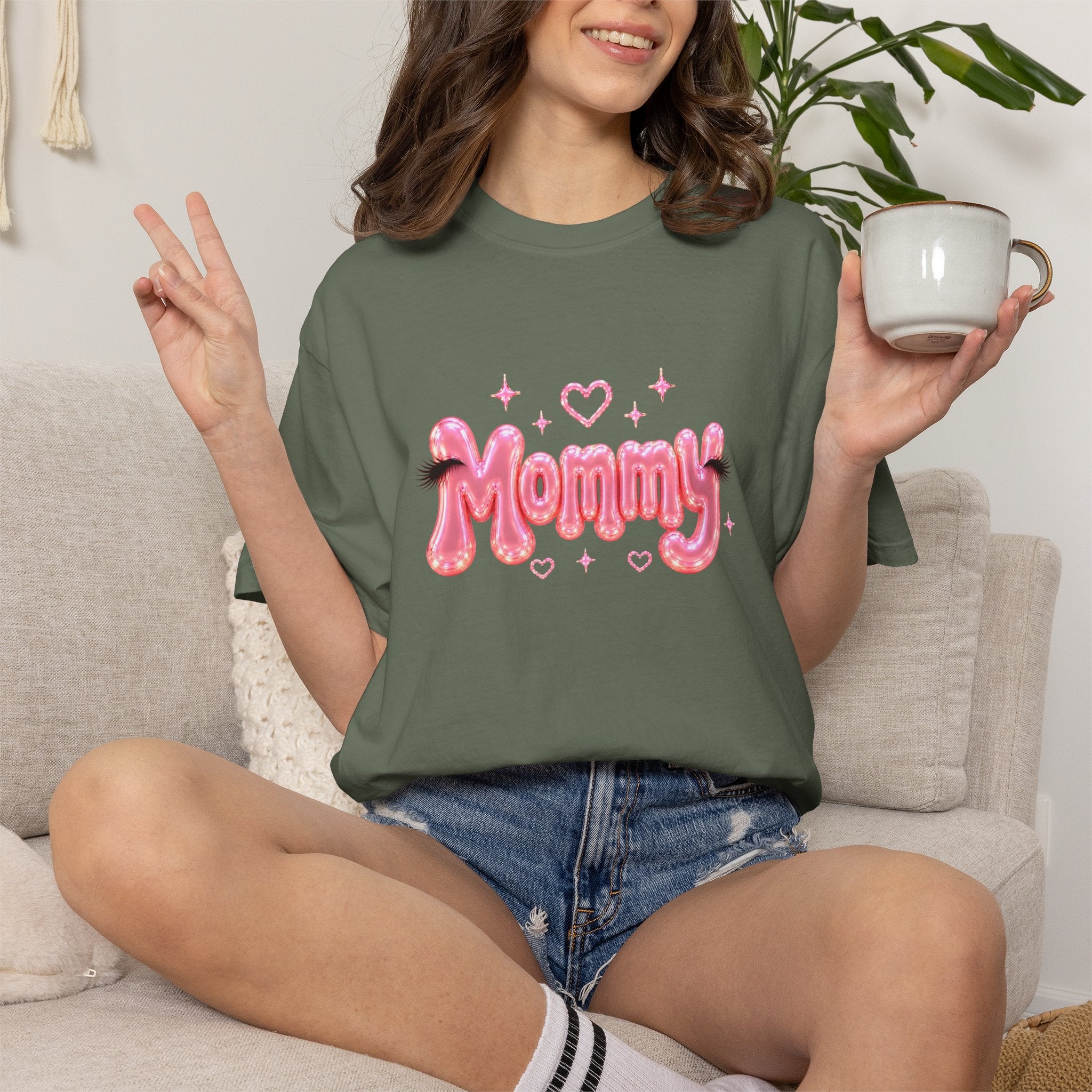 MOMMY Pink Balloon Eyelashes T-Shirt