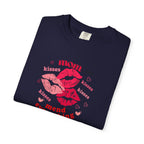 MOM — Mend Everything Kiss Print T-Shirt