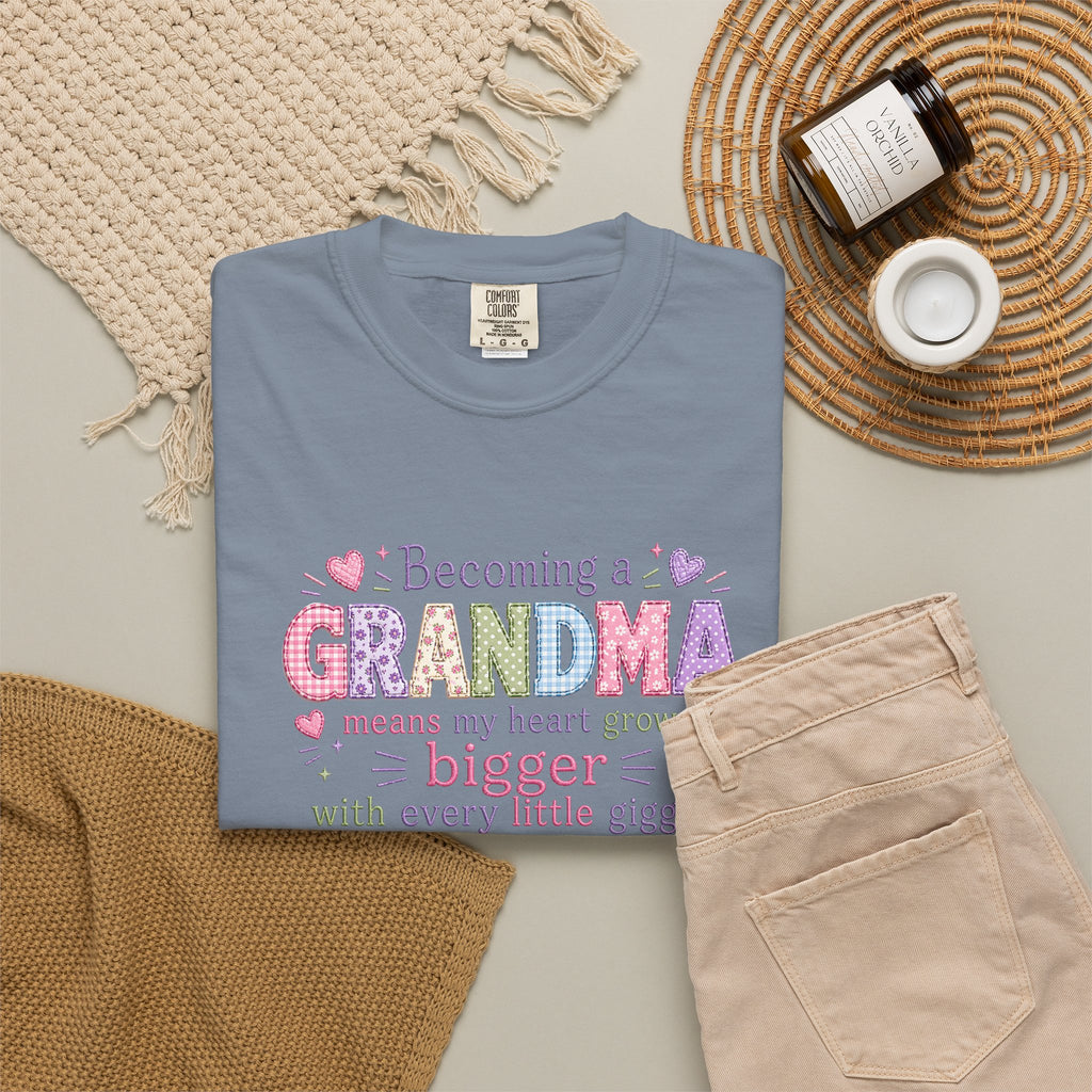Grandma T-Shirt - "Becoming a Grandma Means My Heart Grows Bigger" - Cute Pastel New Grandma Gift