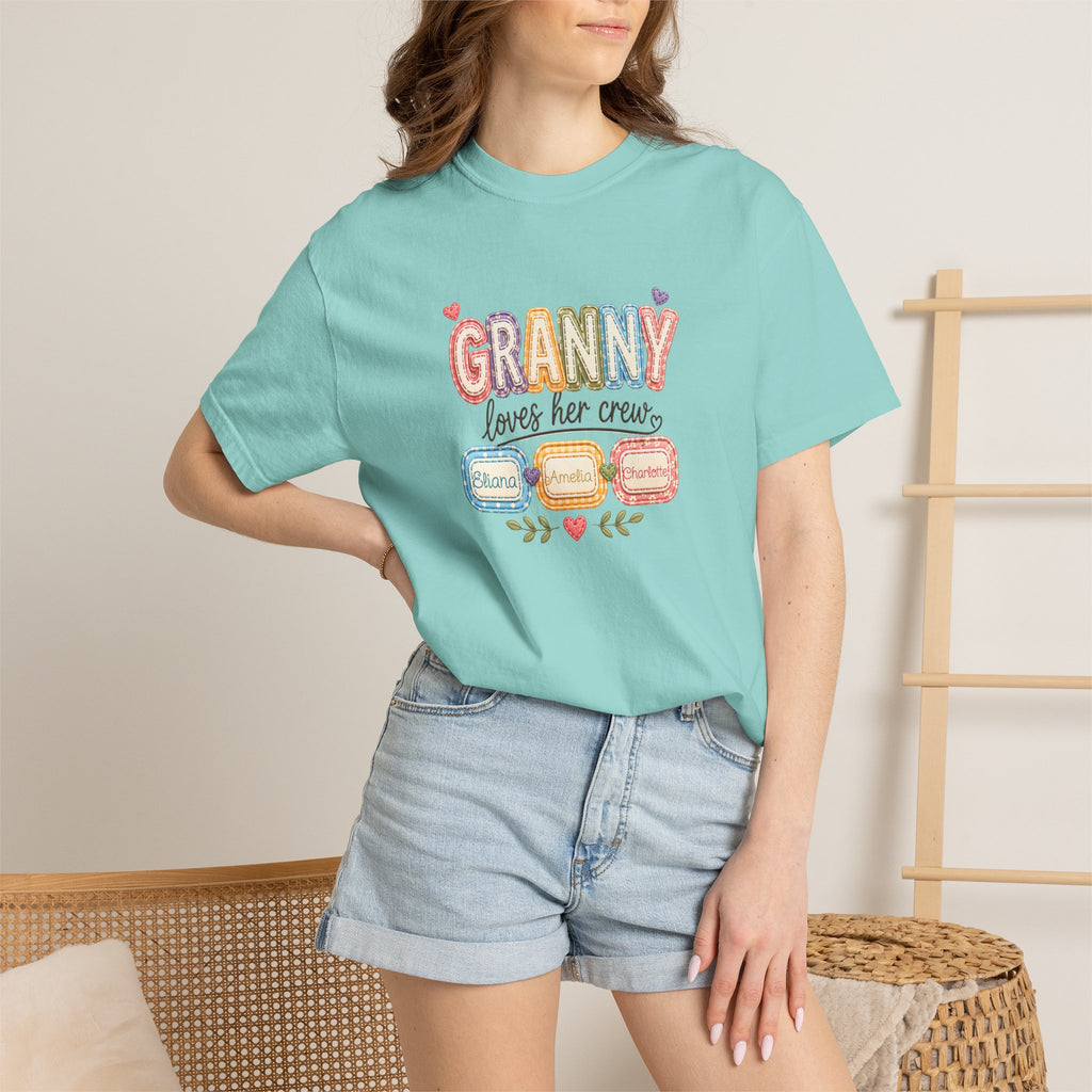 Granny Loves Her Crew T-Shirt – Cute Grandma Family Names Tee