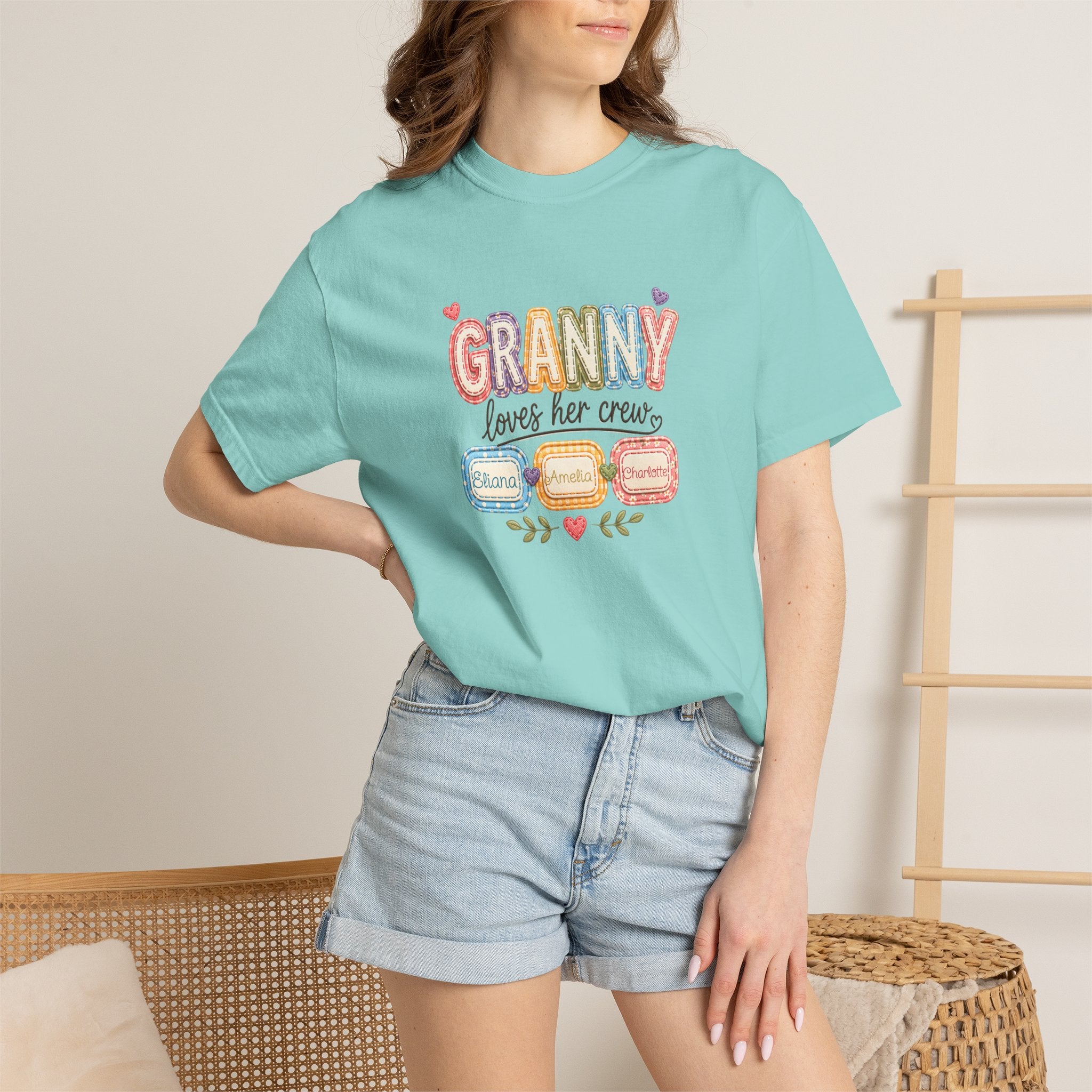 Granny Loves Her Crew T-Shirt – Cute Grandma Family Names Tee