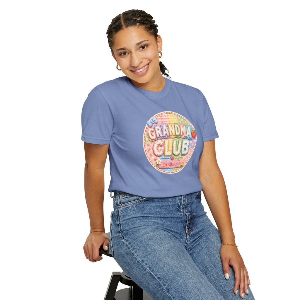 Grandma Club T-Shirt — Cute Retro Floral Badge Tee for Grandmothers