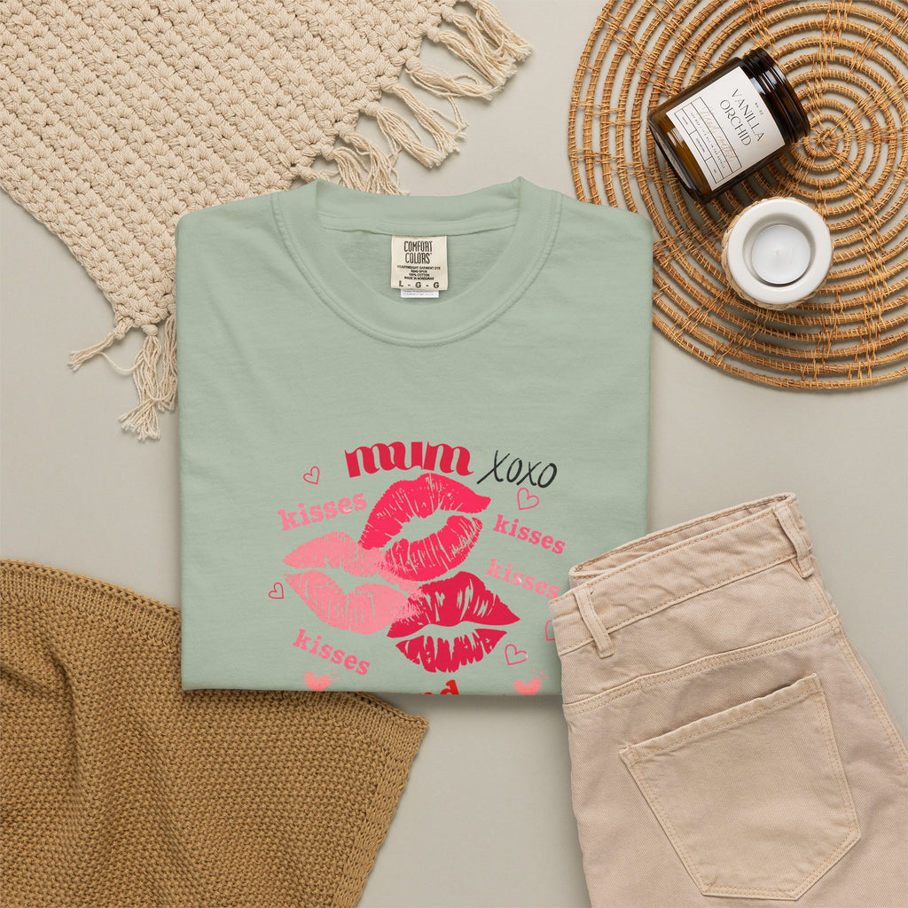 MUM — Mend Everything Kiss Print T-Shirt