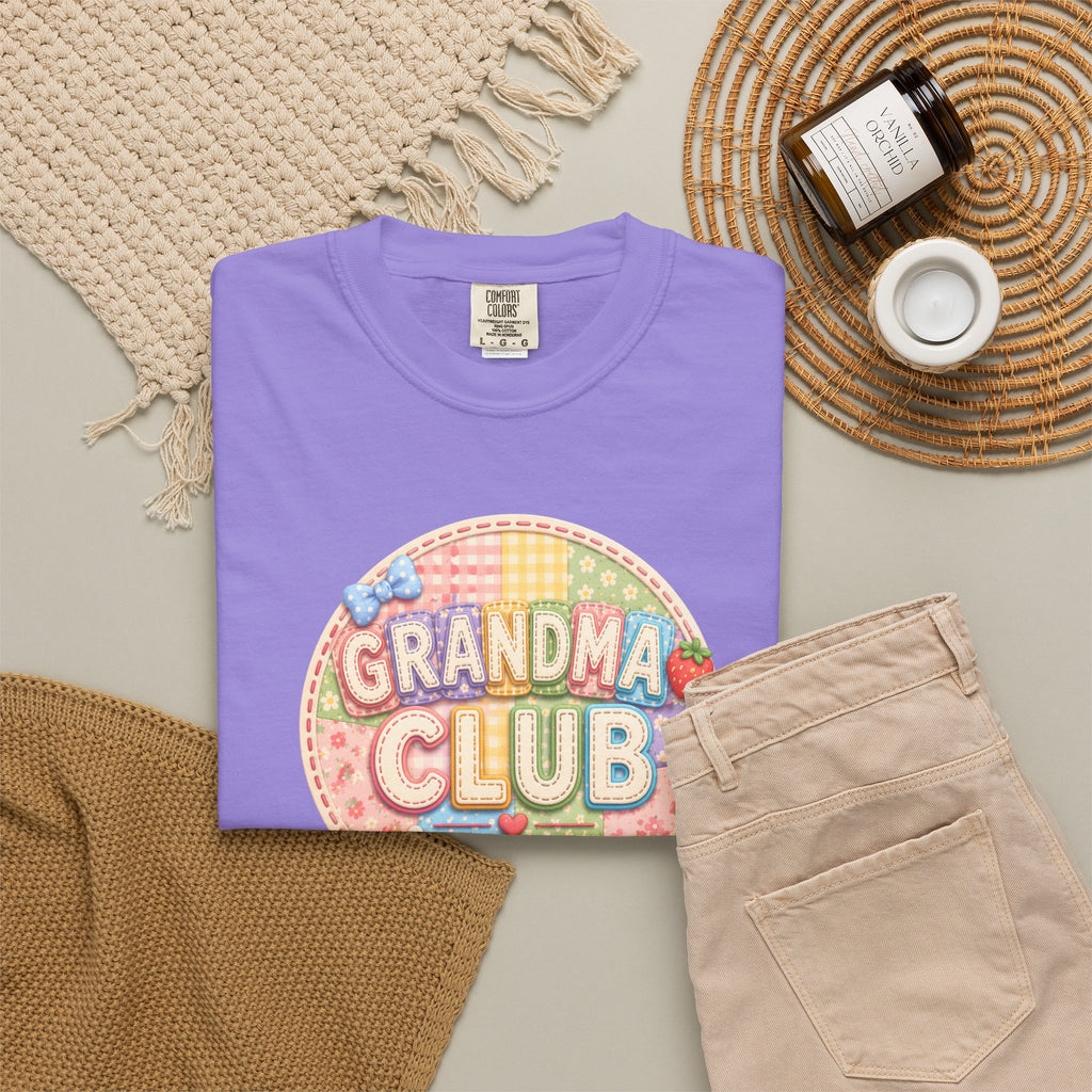 Grandma Club T-Shirt — Cute Retro Floral Badge Tee for Grandmothers