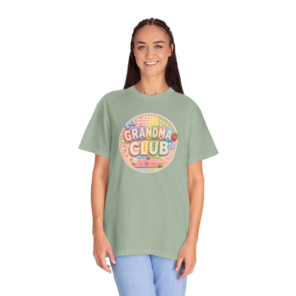 Grandma Club T-Shirt — Cute Retro Floral Badge Tee for Grandmothers