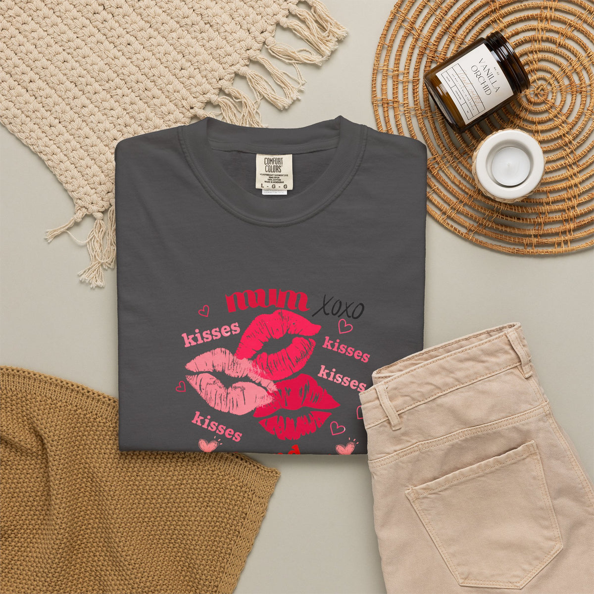 MUM — Mend Everything Kiss Print T-Shirt