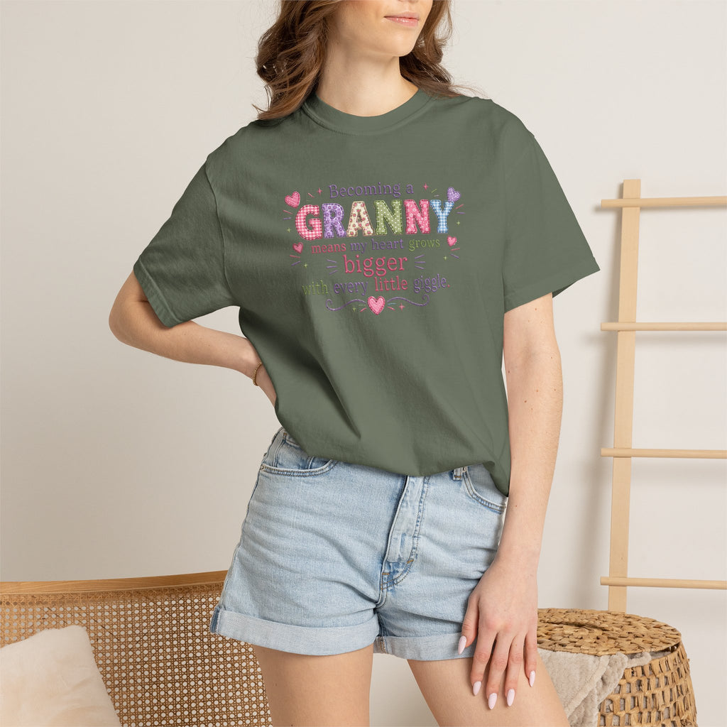 Becoming a Granny T-Shirt – Cute Grandma Shirt with "Becoming a Granny means my heart grows bigger with every little giggle" Design