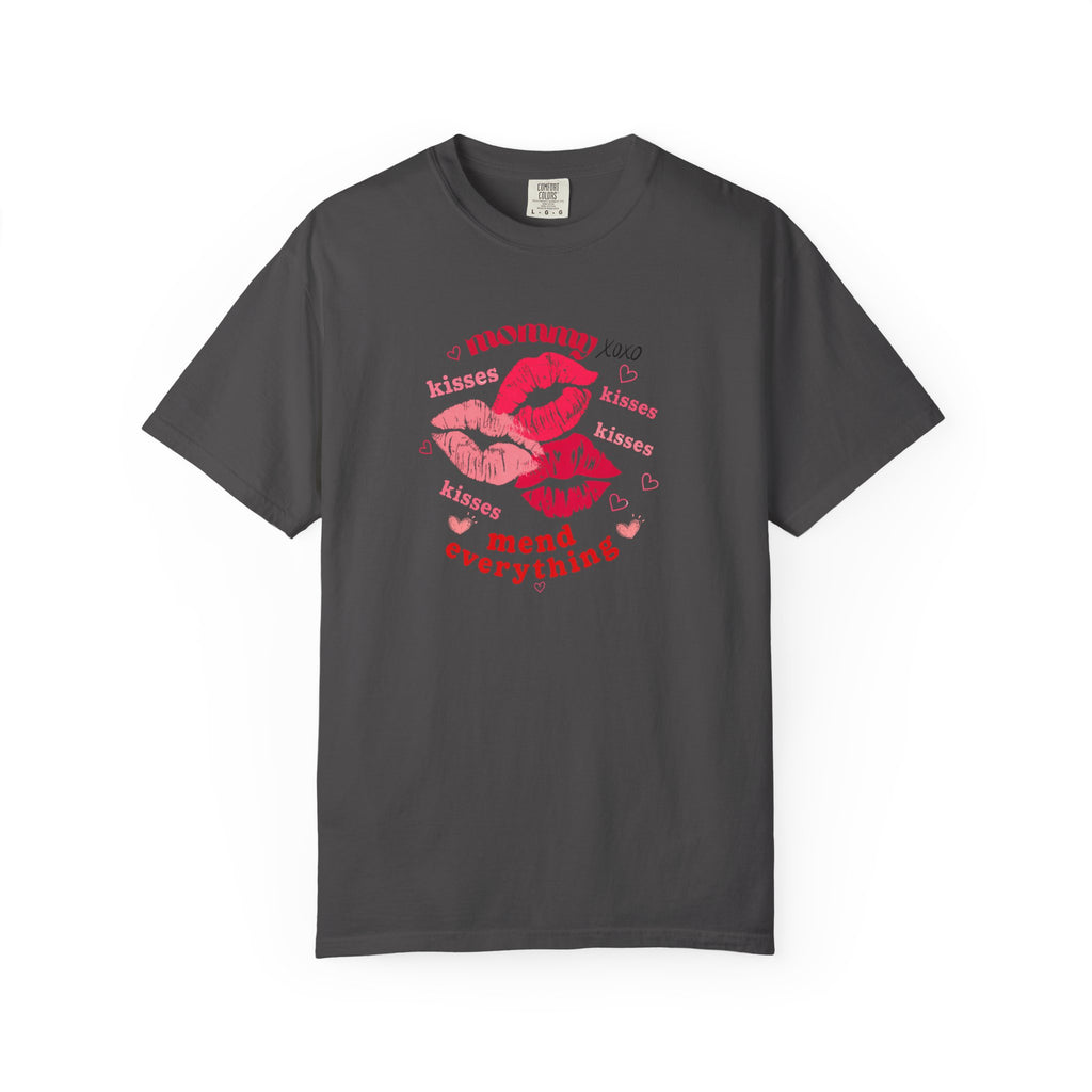 MOMMY — Mend Everything Kiss Print T-Shirt