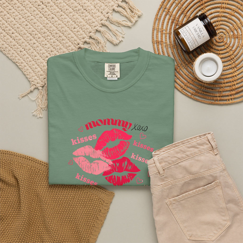 MOMMY — Mend Everything Kiss Print T-Shirt