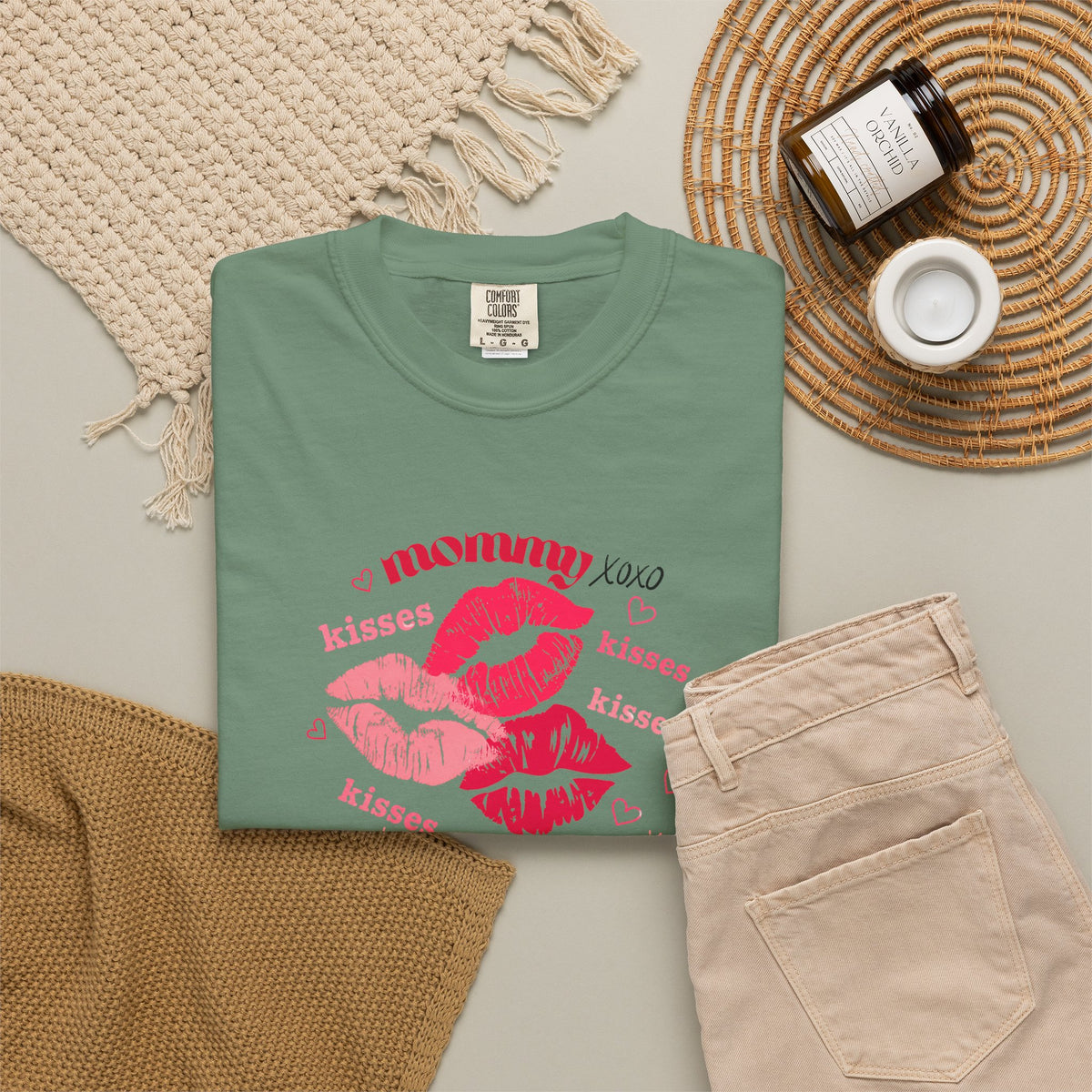 MOMMY — Mend Everything Kiss Print T-Shirt