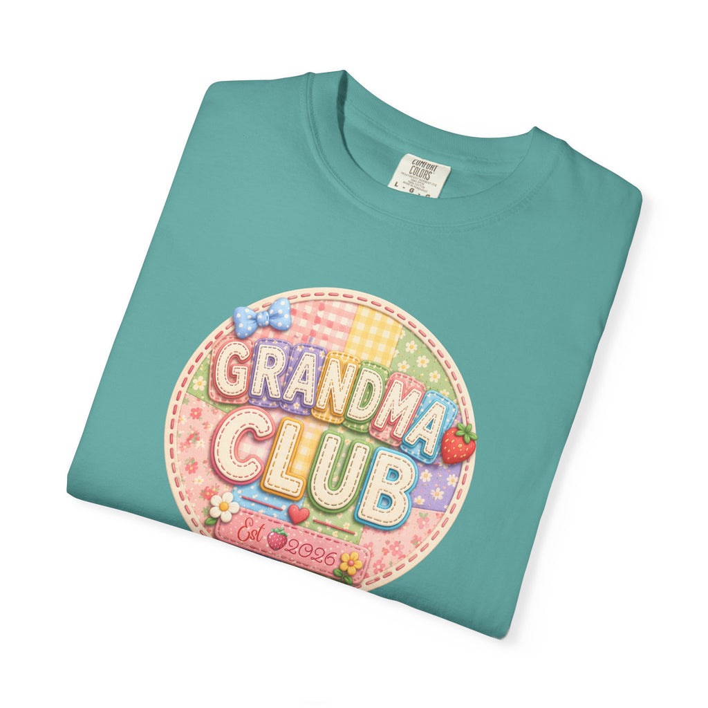 Grandma Club T-Shirt — Cute Retro Floral Badge Tee for Grandmothers