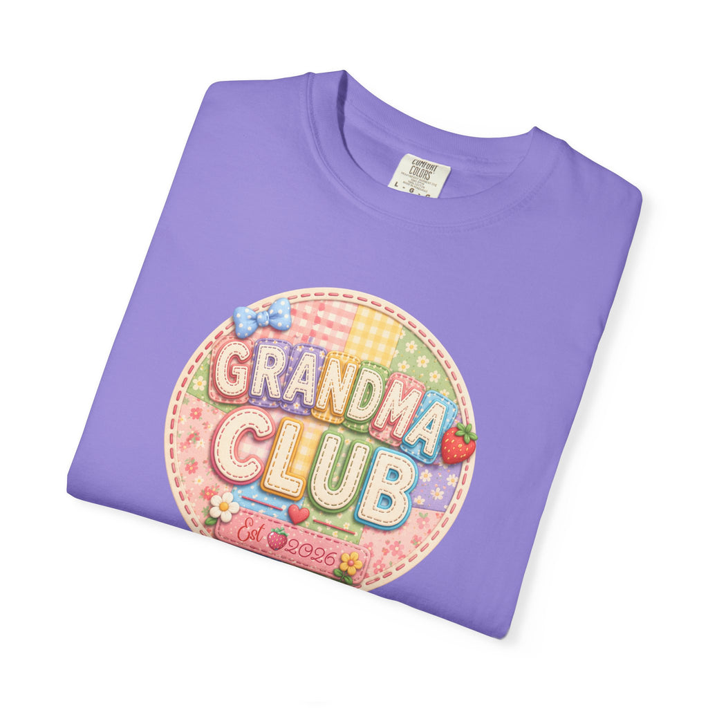 Grandma Club T-Shirt — Cute Retro Floral Badge Tee for Grandmothers