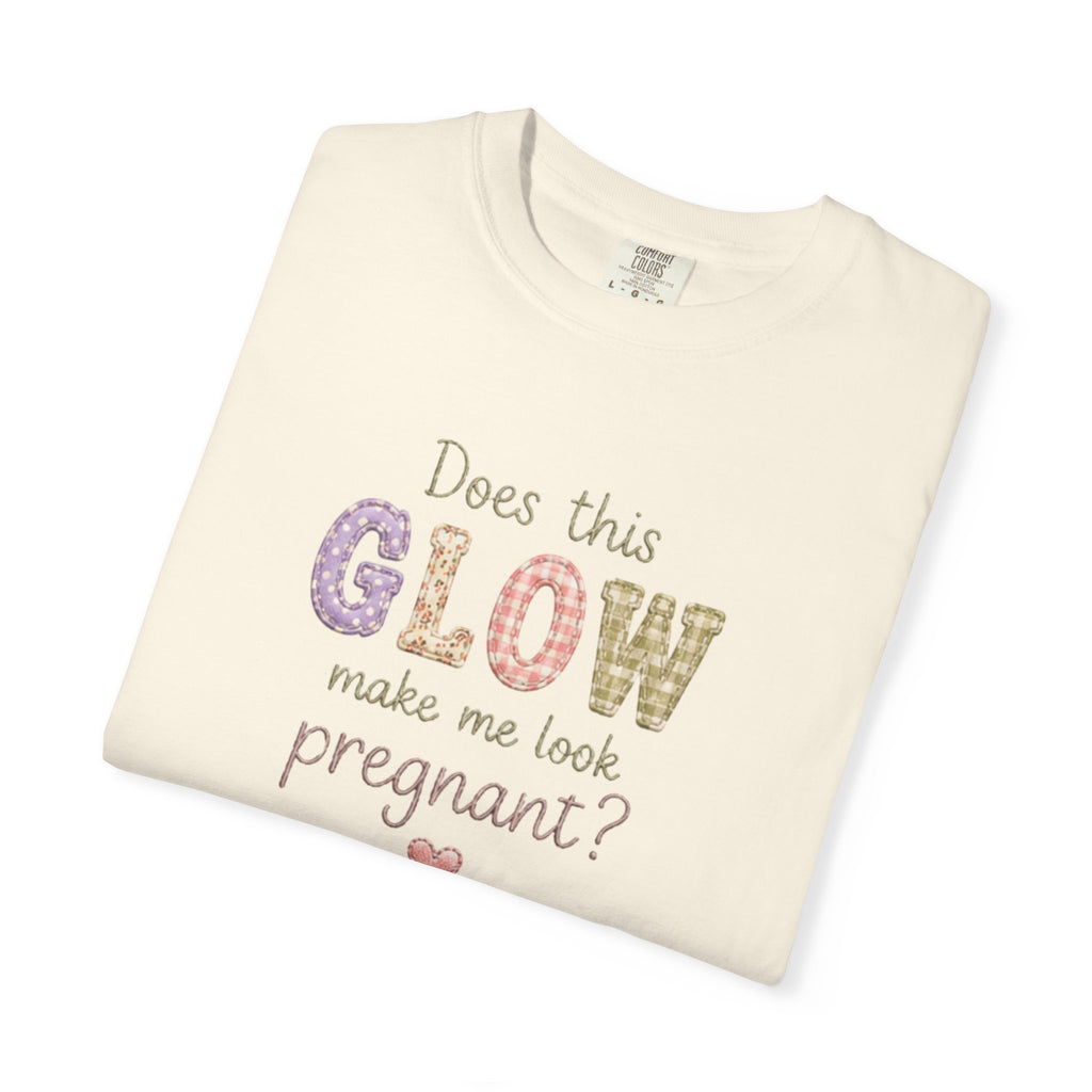 Does This Glow Make Me Look Pregnant? Graphic T-Shirt — Cute Pregnancy Announcement Tee