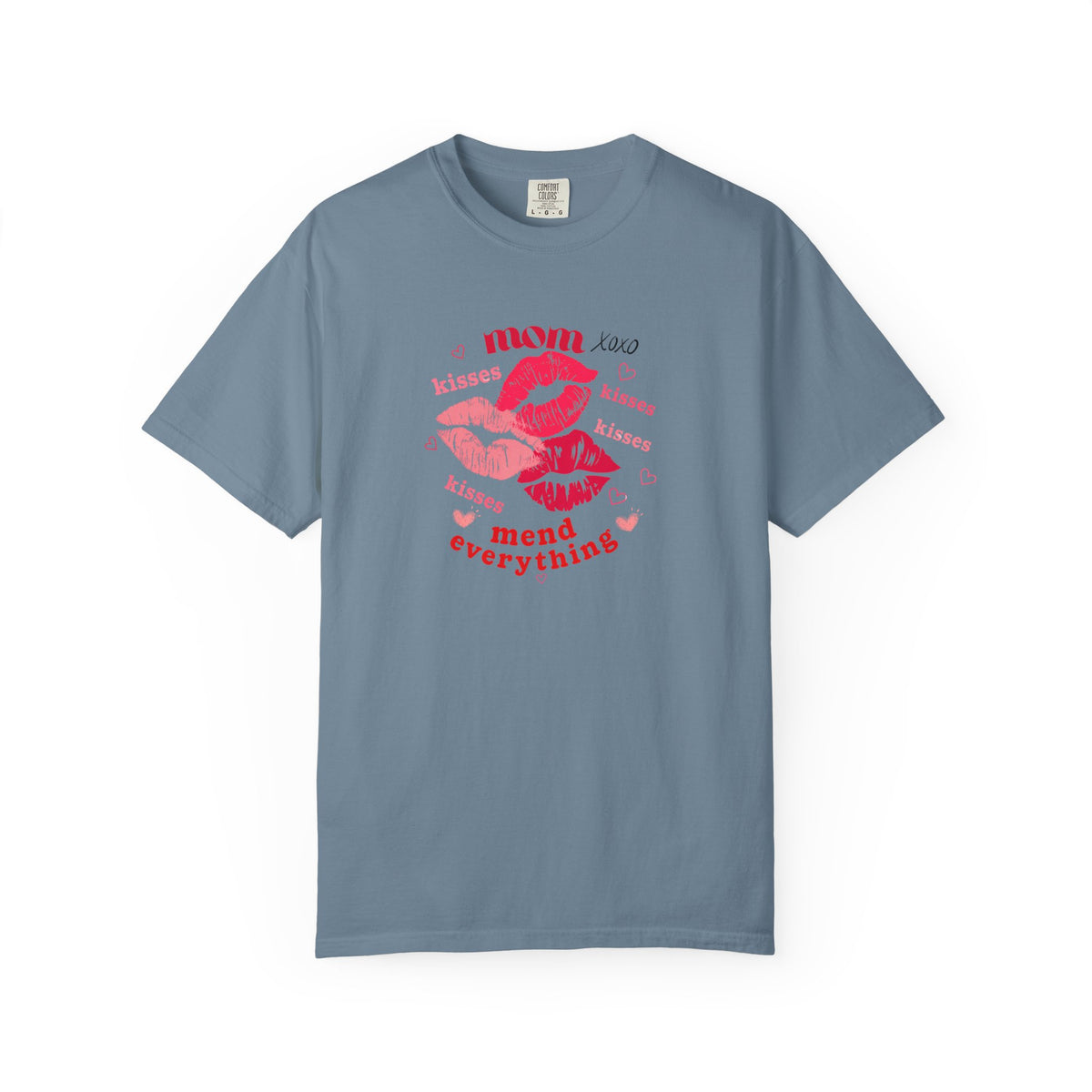 MOM — Mend Everything Kiss Print T-Shirt