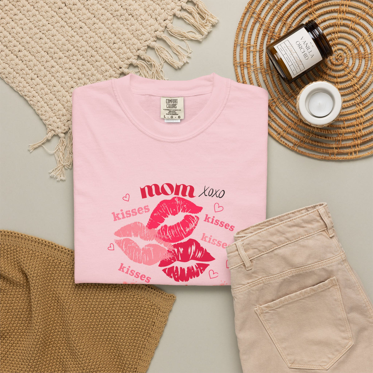 MOM — Mend Everything Kiss Print T-Shirt