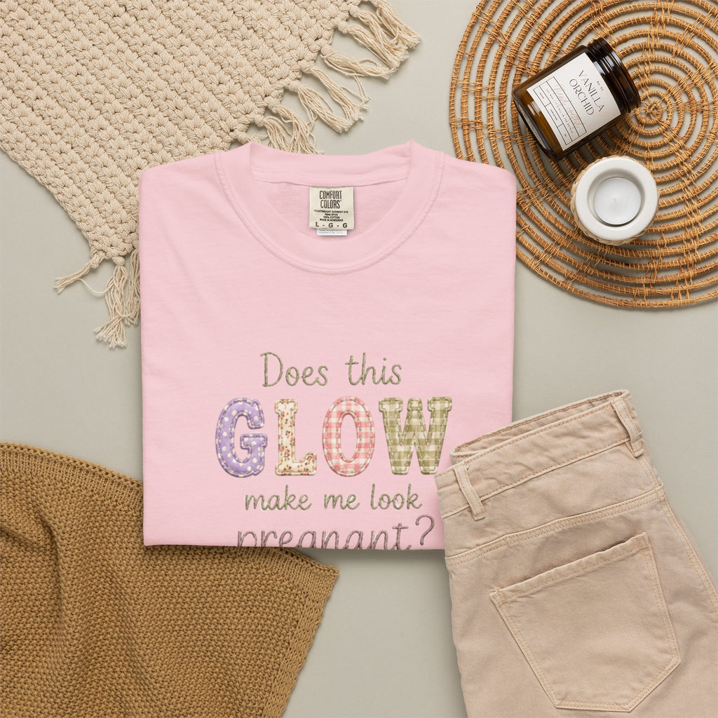 Does This Glow Make Me Look Pregnant? Graphic T-Shirt — Cute Pregnancy Announcement Tee