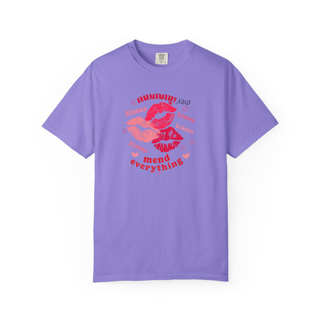 MUMMY — Mend Everything Kiss Print T-Shirt