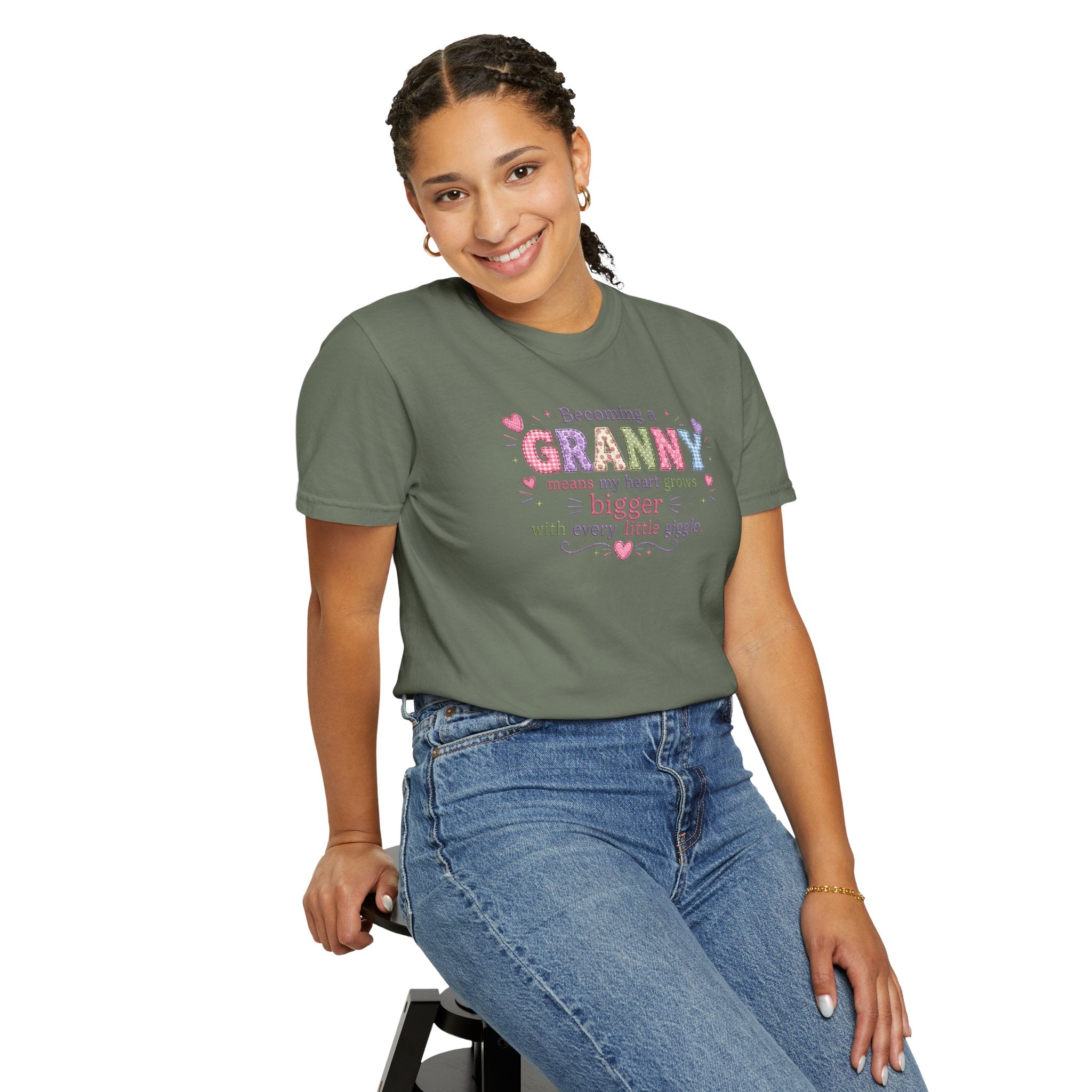 Becoming a Granny T-Shirt – Cute Grandma Shirt with "Becoming a Granny means my heart grows bigger with every little giggle" Design