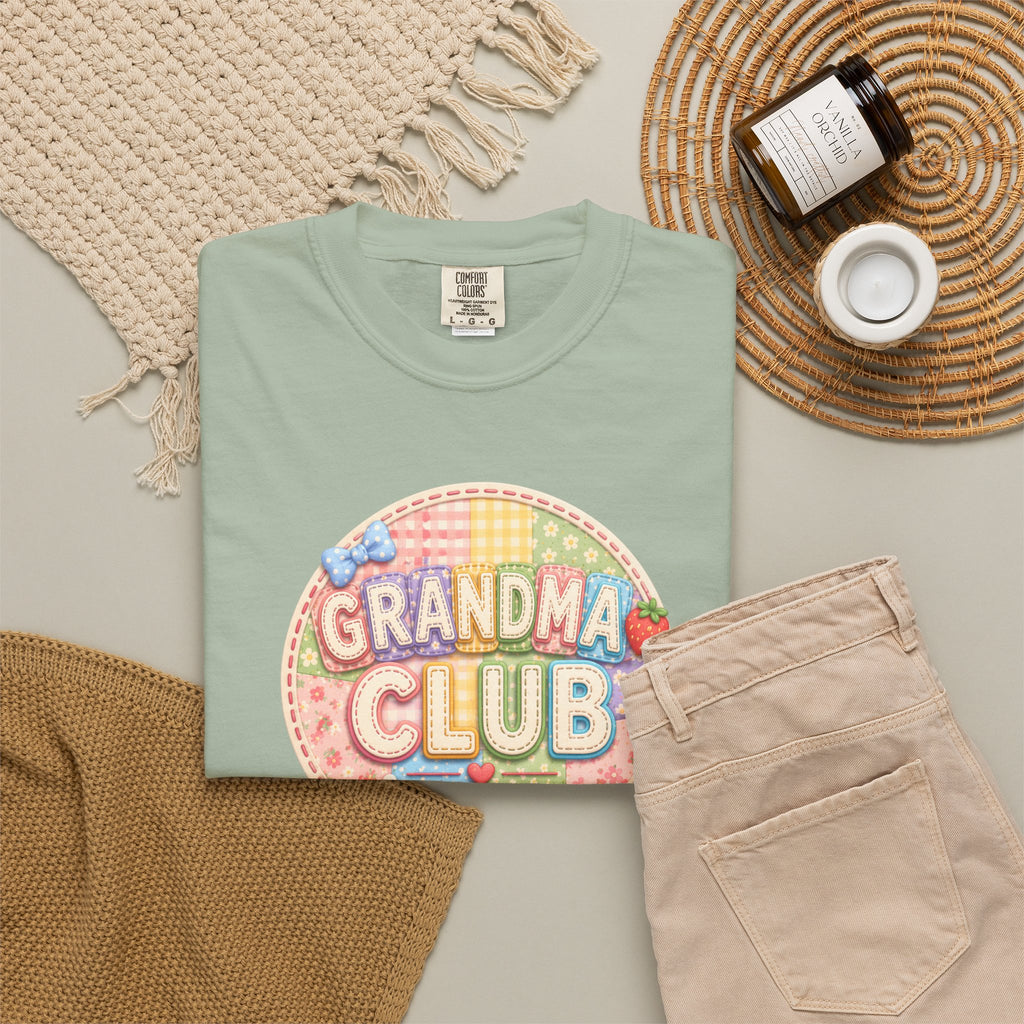 Grandma Club T-Shirt — Cute Retro Floral Badge Tee for Grandmothers