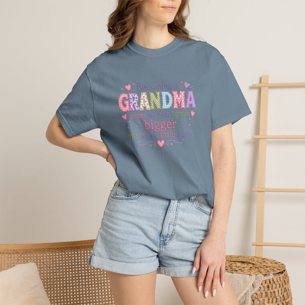 Grandma T-Shirt - "Becoming a Grandma Means My Heart Grows Bigger" - Cute Pastel New Grandma Gift