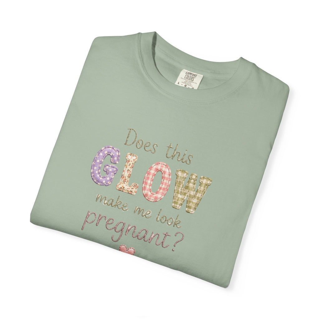 Does This Glow Make Me Look Pregnant? Graphic T-Shirt — Cute Pregnancy Announcement Tee