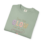 Does This Glow Make Me Look Pregnant? Graphic T-Shirt — Cute Pregnancy Announcement Tee