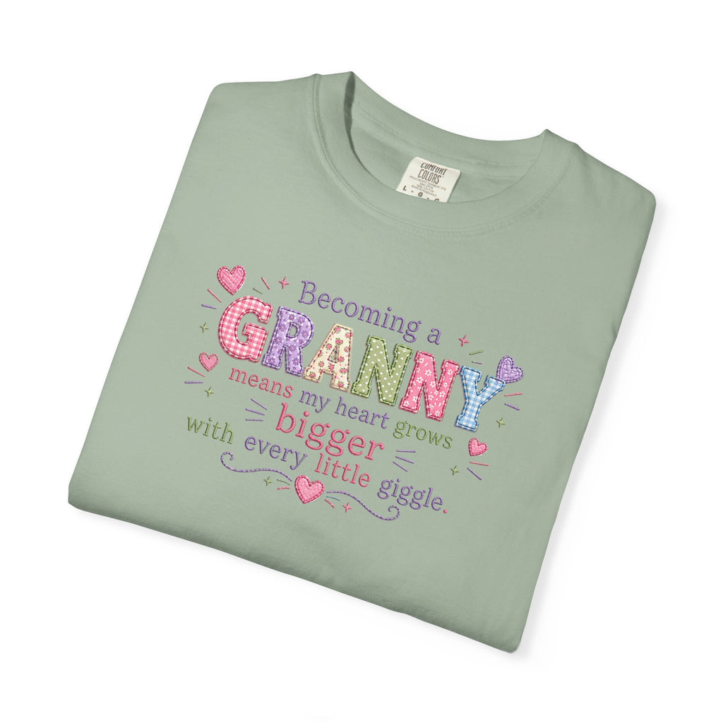 Becoming a Granny T-Shirt – Cute Grandma Shirt with "Becoming a Granny means my heart grows bigger with every little giggle" Design