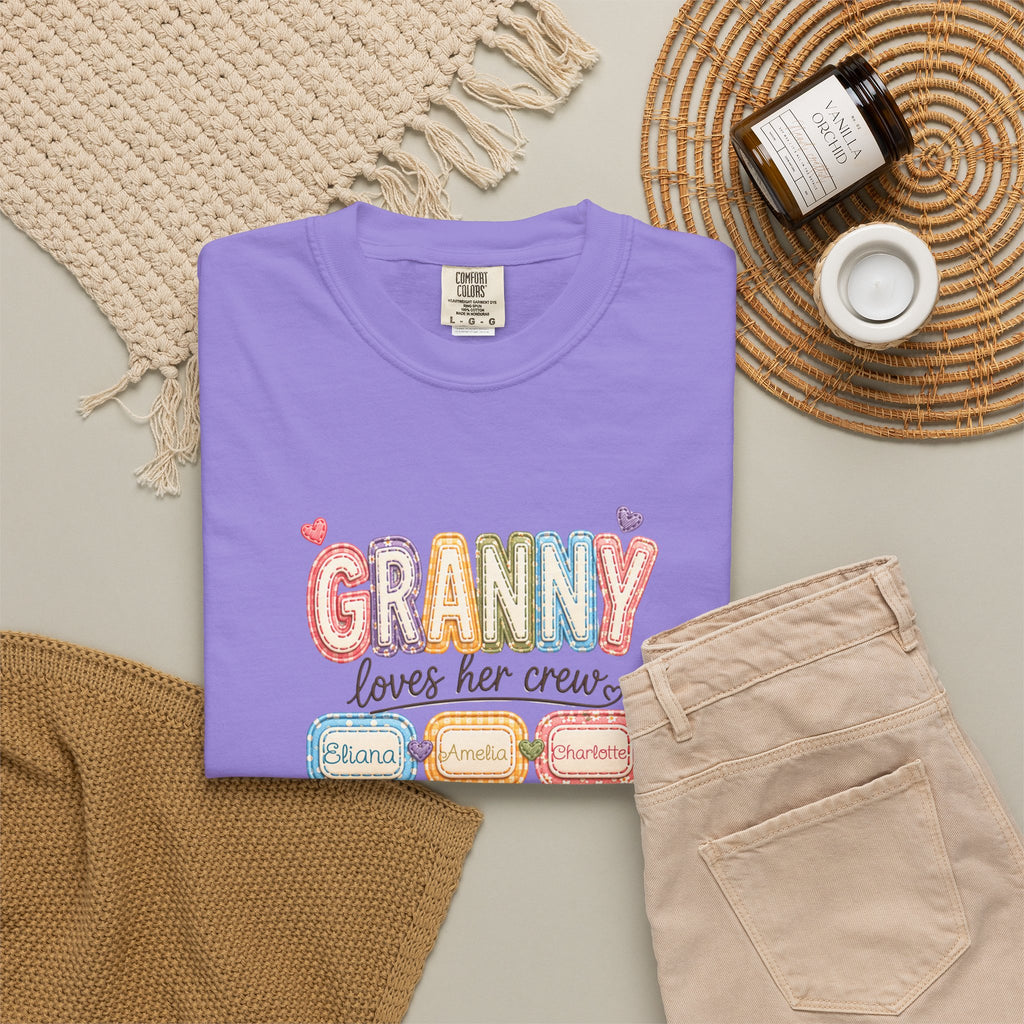 Granny Loves Her Crew T-Shirt – Cute Grandma Family Names Tee