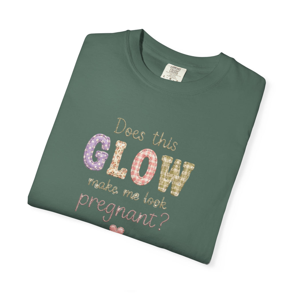 Does This Glow Make Me Look Pregnant? Graphic T-Shirt — Cute Pregnancy Announcement Tee