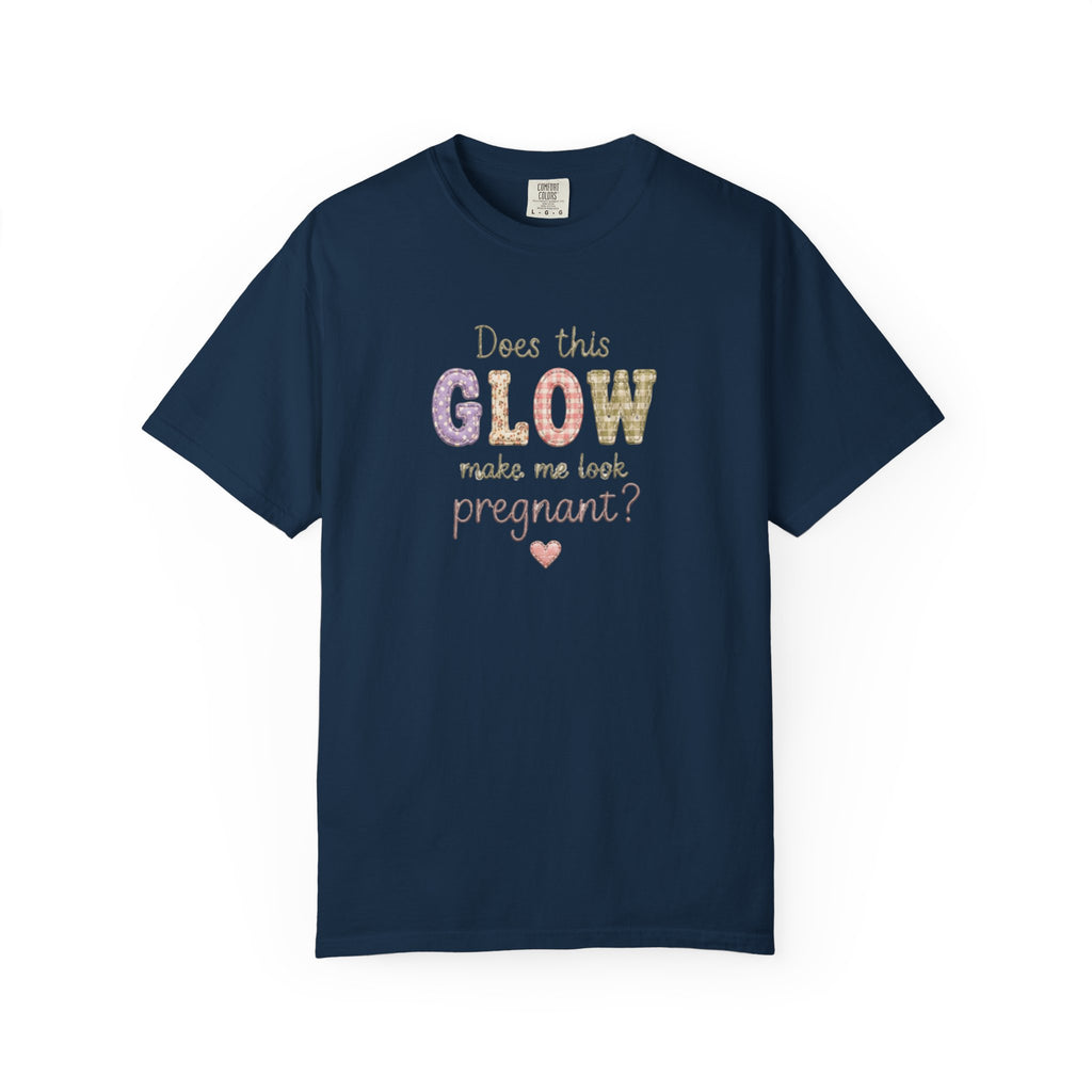 Does This Glow Make Me Look Pregnant? Graphic T-Shirt — Cute Pregnancy Announcement Tee
