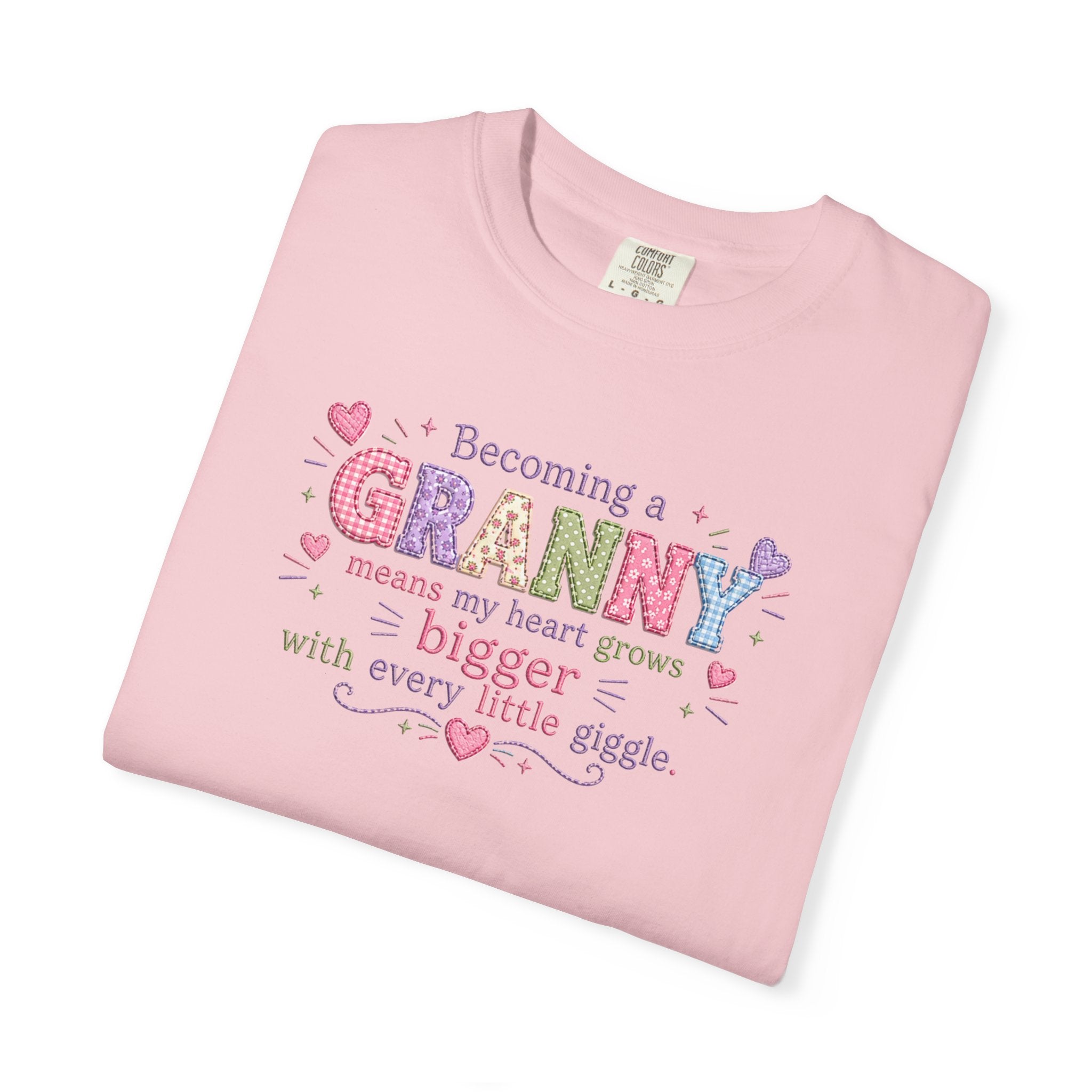 Becoming a Granny T-Shirt – Cute Grandma Shirt with "Becoming a Granny means my heart grows bigger with every little giggle" Design