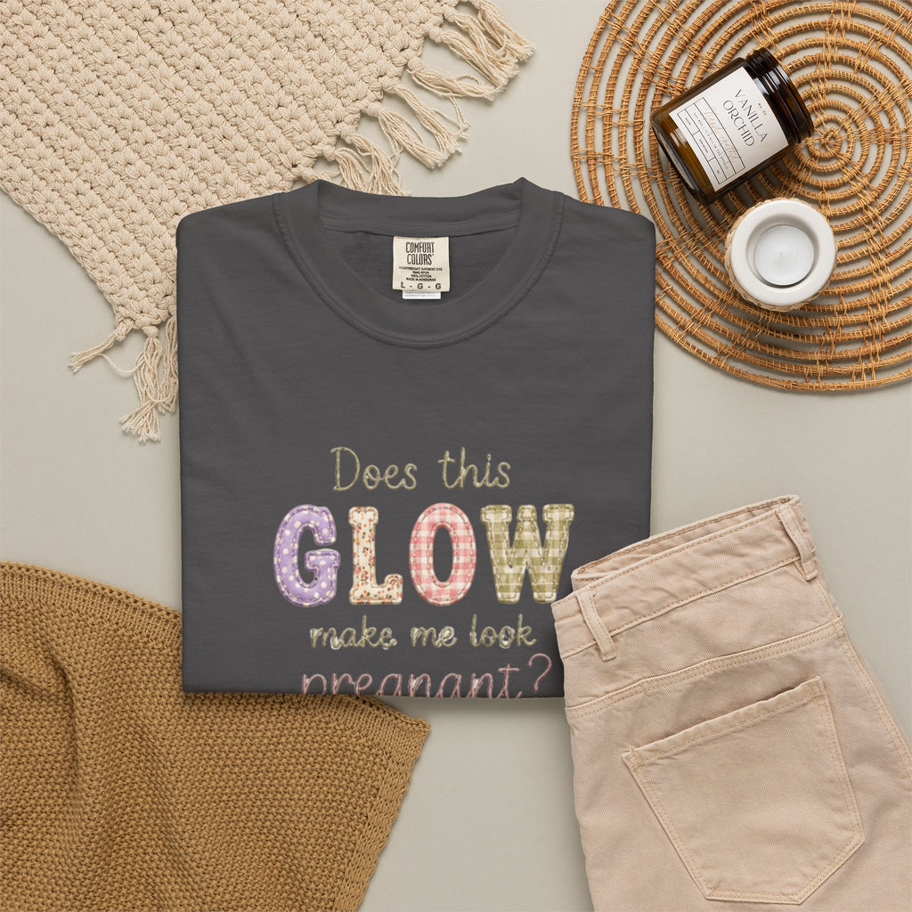 Does This Glow Make Me Look Pregnant? Graphic T-Shirt — Cute Pregnancy Announcement Tee
