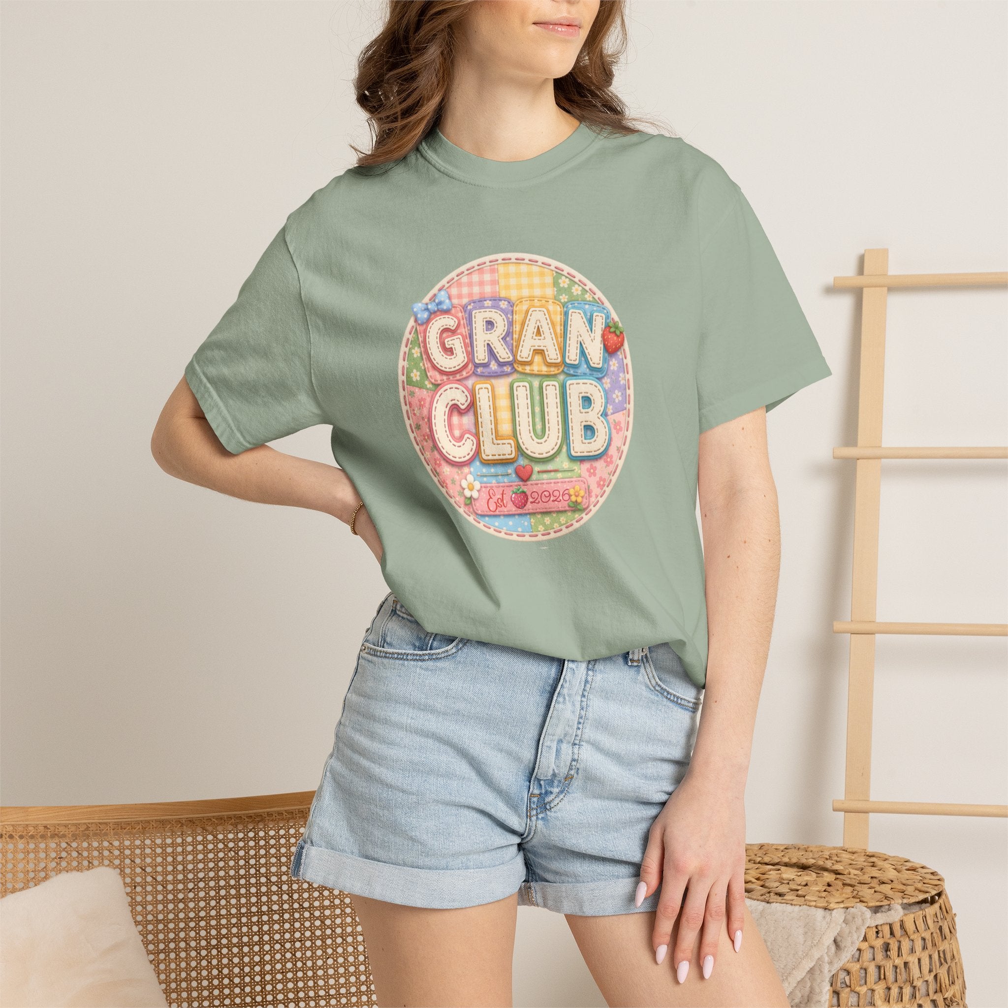 Gran Club Graphic T-Shirt — Retro Pastel Circle Design
