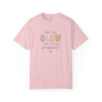 Does This Glow Make Me Look Pregnant? Graphic T-Shirt — Cute Pregnancy Announcement Tee
