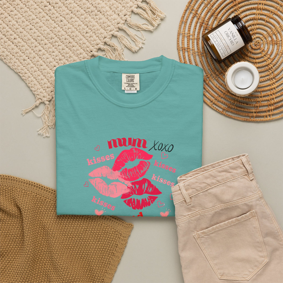 MUM — Mend Everything Kiss Print T-Shirt