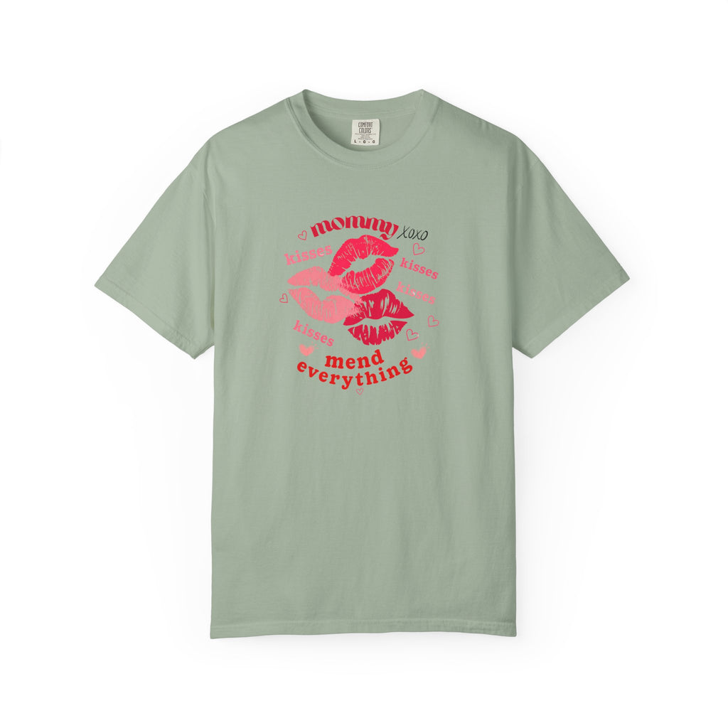 MOMMY — Mend Everything Kiss Print T-Shirt
