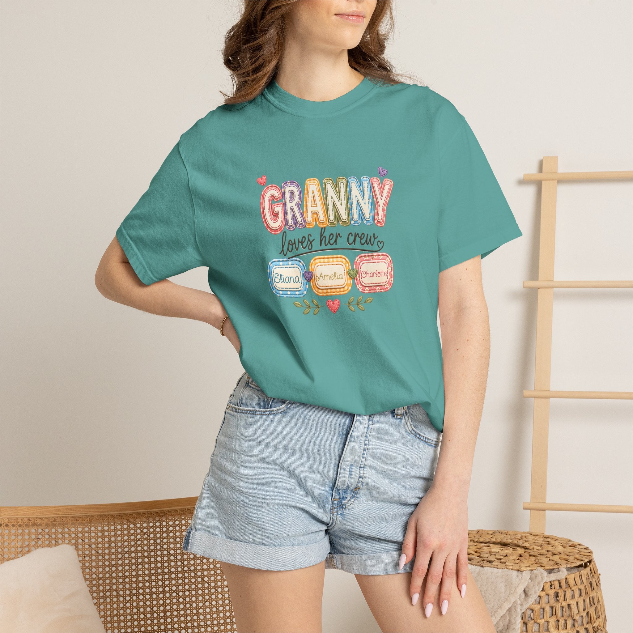 Granny Loves Her Crew T-Shirt – Cute Grandma Family Names Tee