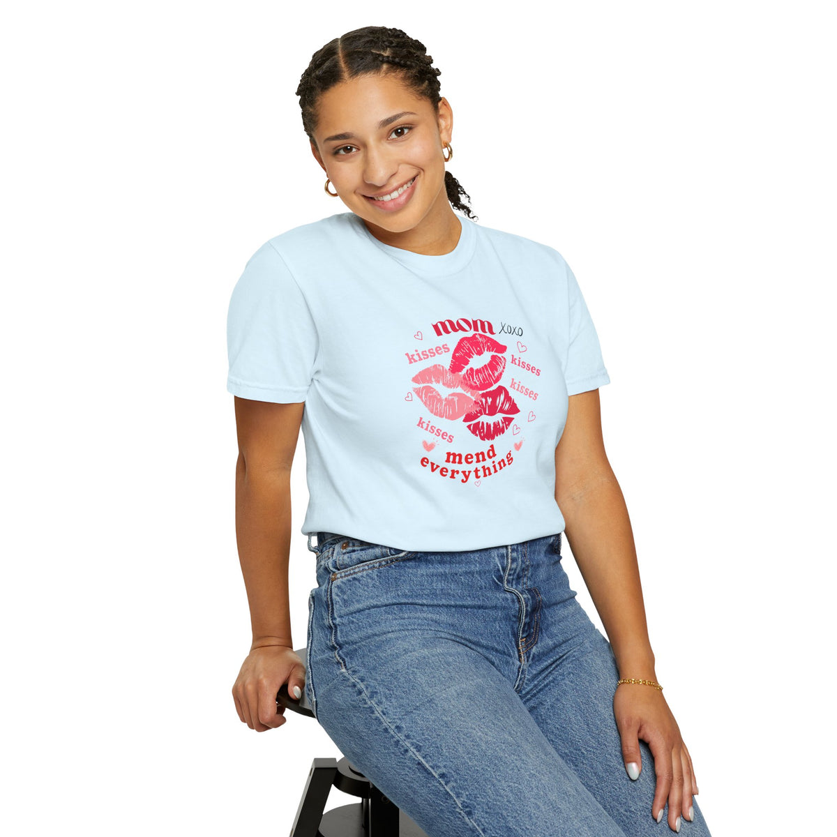 MOM — Mend Everything Kiss Print T-Shirt