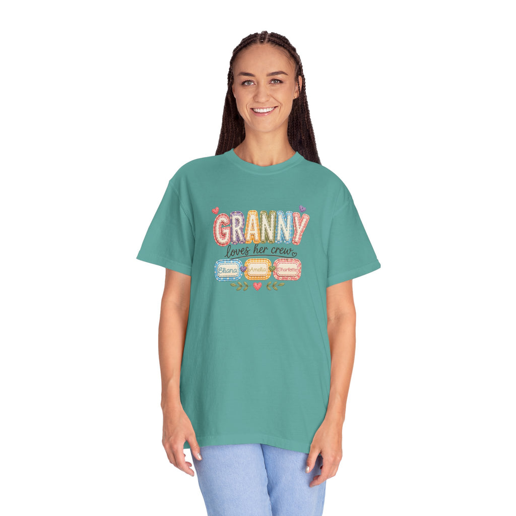 Granny Loves Her Crew T-Shirt – Cute Grandma Family Names Tee